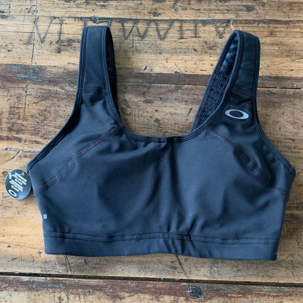 NWT Oakley women’s sports bra